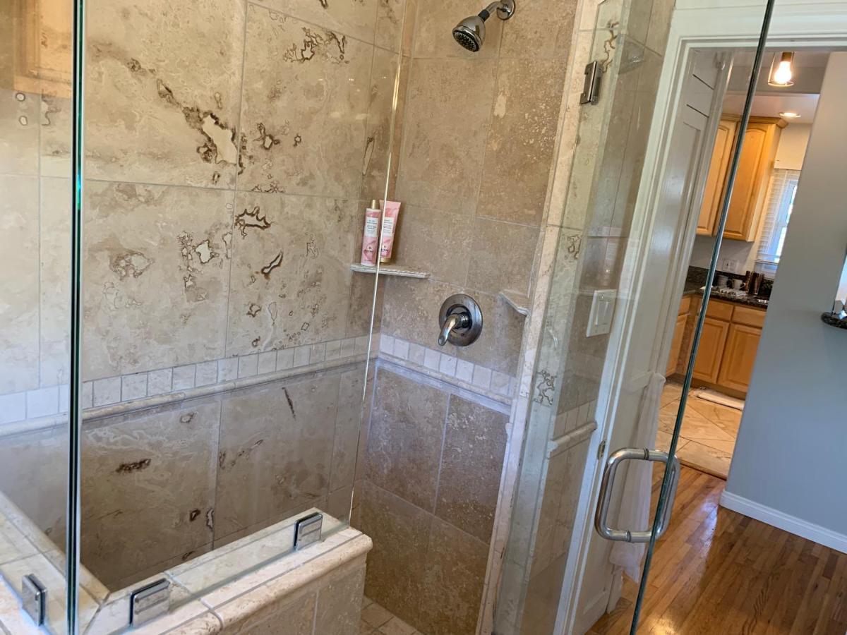 Appartement Rustling Leaves 2bd/1 Ba Upstairs Parking/laundry *