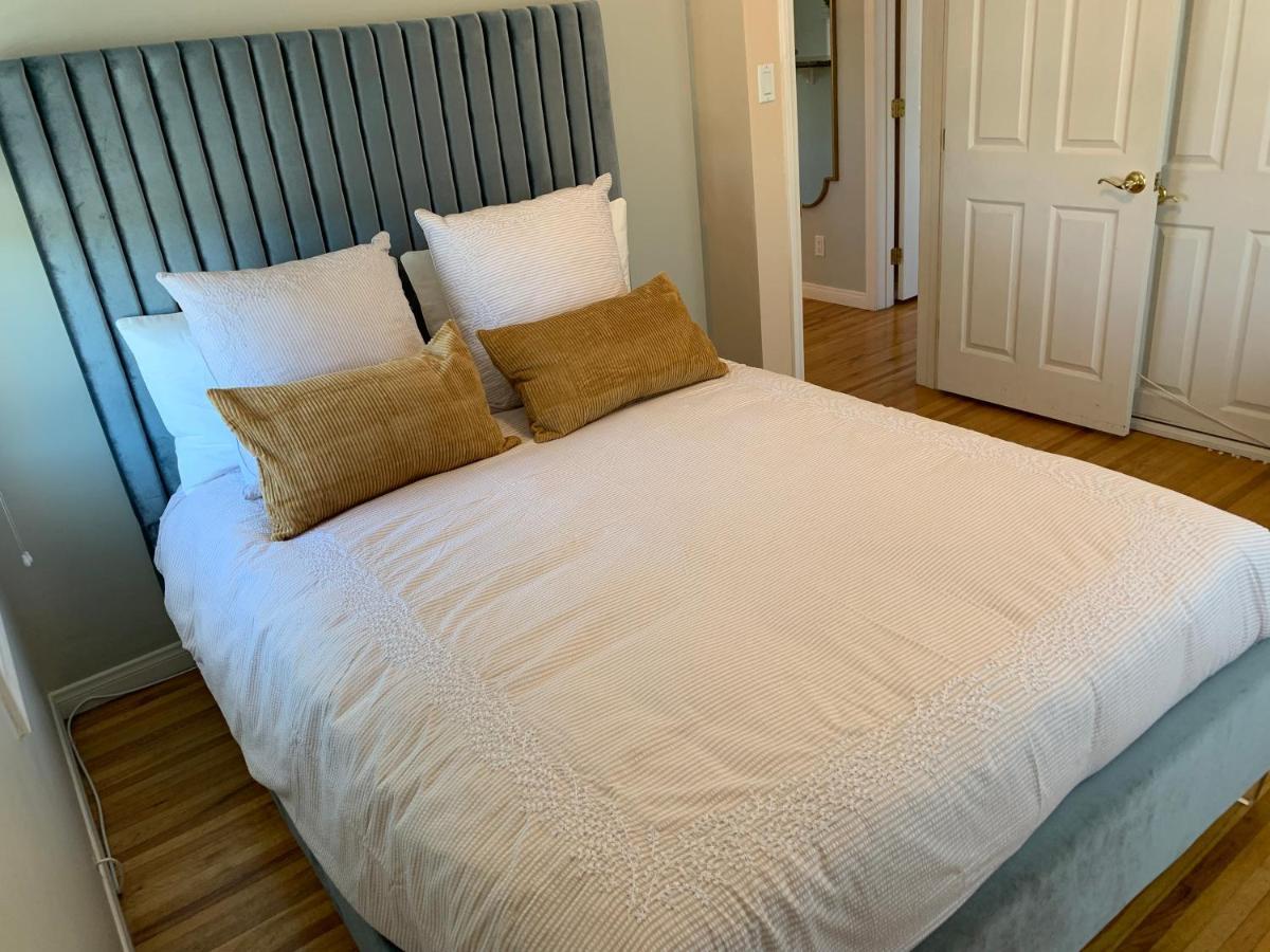 Rustling Leaves 2bd/1 Ba Upstairs Parking/laundry Appartement *